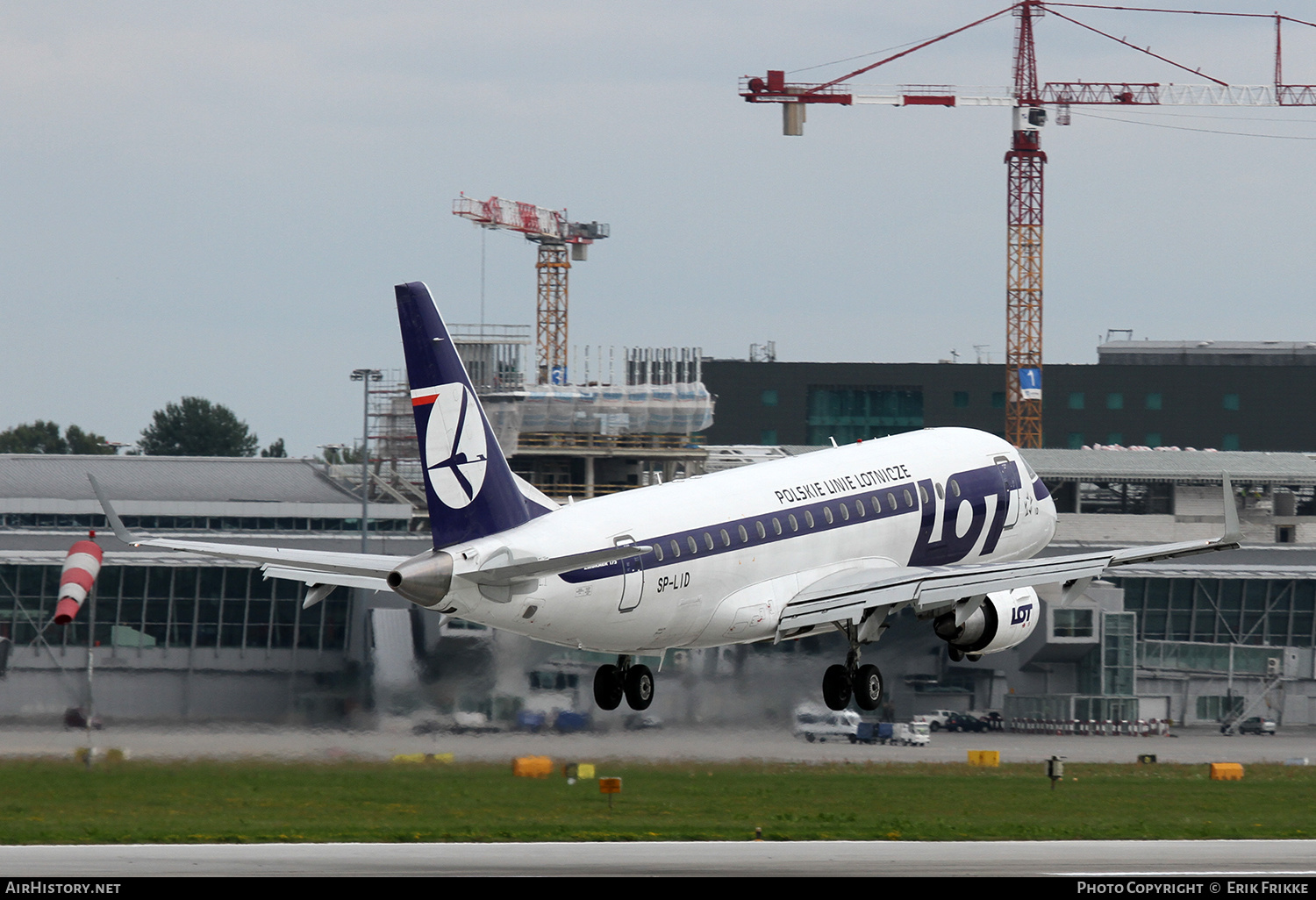 Aircraft Photo of SP-LID | Embraer 175STD (ERJ-170-200STD) | LOT Polish Airlines - Polskie Linie Lotnicze | AirHistory.net #397515