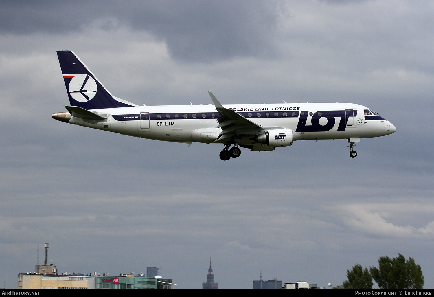 Aircraft Photo of SP-LIM | Embraer 175LR (ERJ-170-200LR) | LOT Polish Airlines - Polskie Linie Lotnicze | AirHistory.net #397540