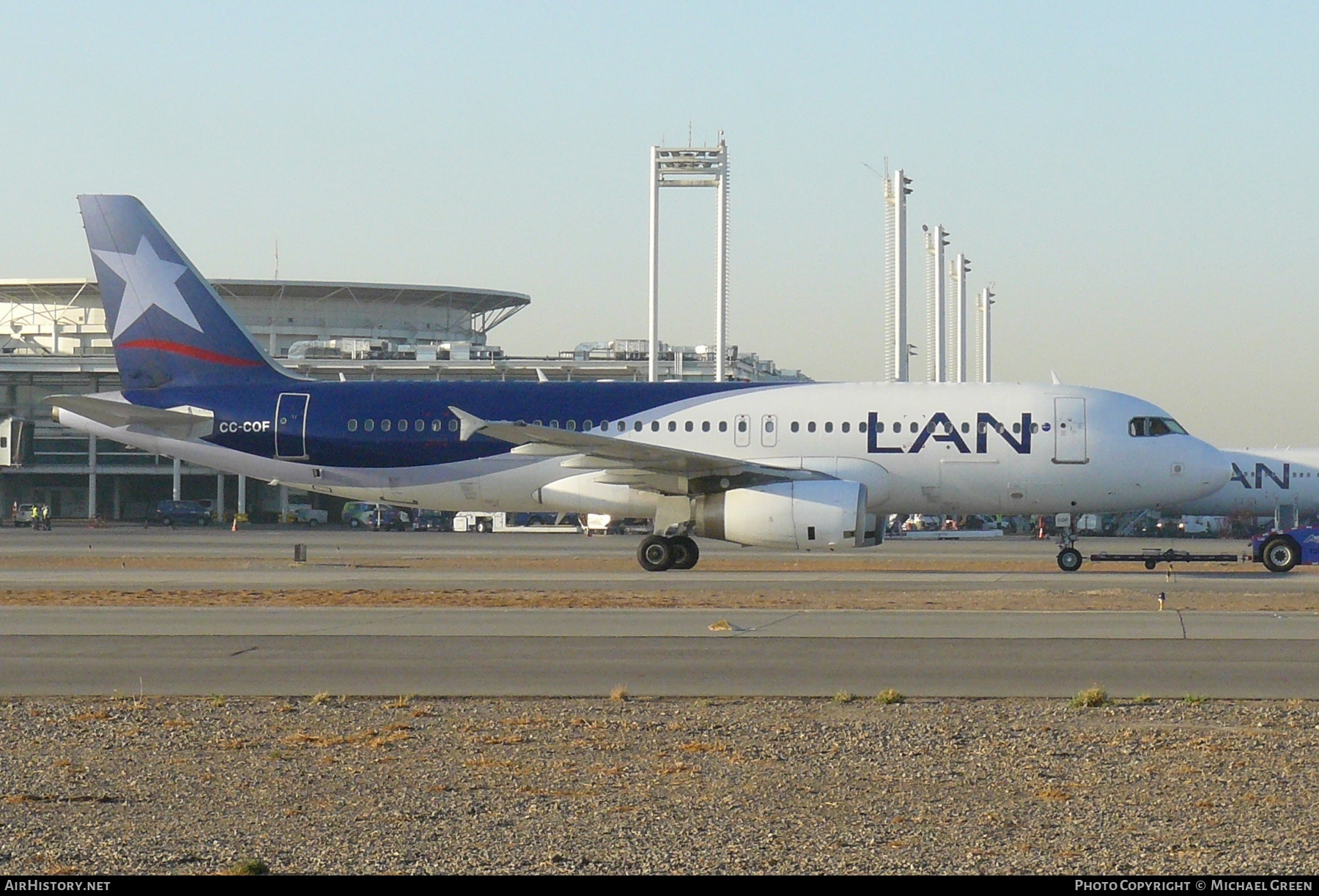 Aircraft Photo of CC-COF | Airbus A320-233 | LAN Airlines - Línea Aérea Nacional | AirHistory.net #397667