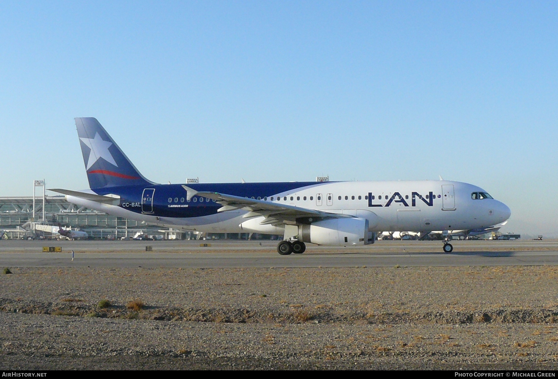 Aircraft Photo of CC-BAL | Airbus A320-233 | LAN Airlines - Línea Aérea Nacional | AirHistory.net #397671