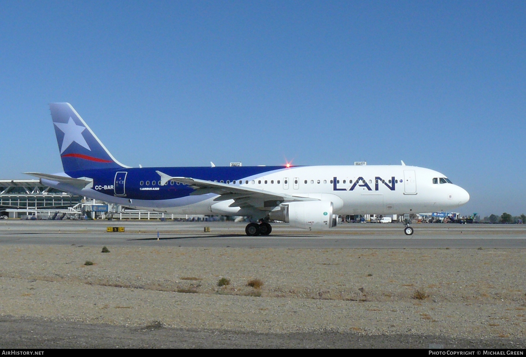 Aircraft Photo of CC-BAR | Airbus A320-214 | LAN Airlines - Línea Aérea Nacional | AirHistory.net #397773