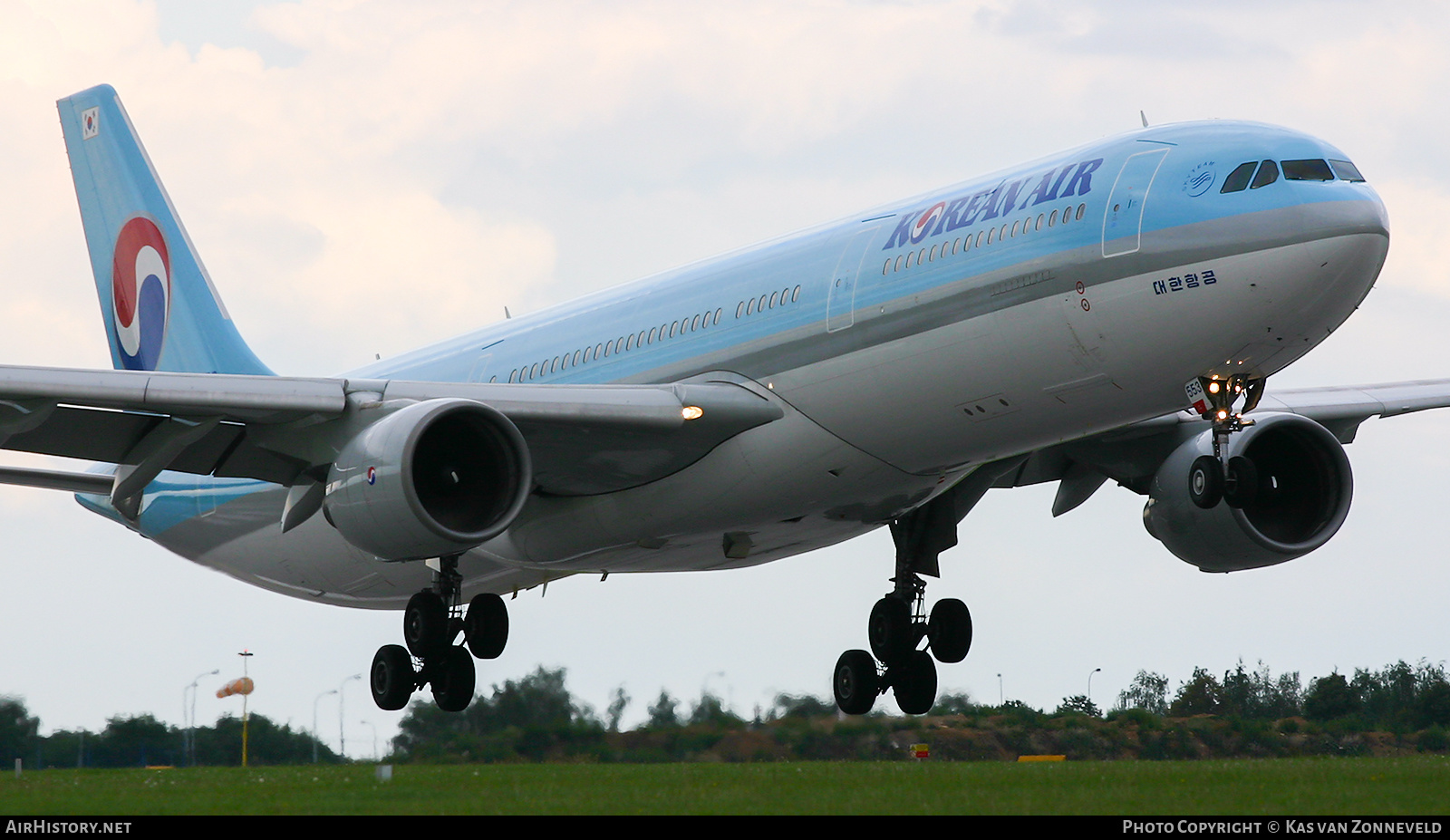 Aircraft Photo of HL7553 | Airbus A330-323 | Korean Air | AirHistory.net #397806