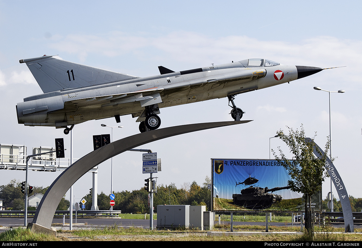 Aircraft Photo of 11 | Saab J35Oe Draken | Austria - Air Force | AirHistory.net #397842