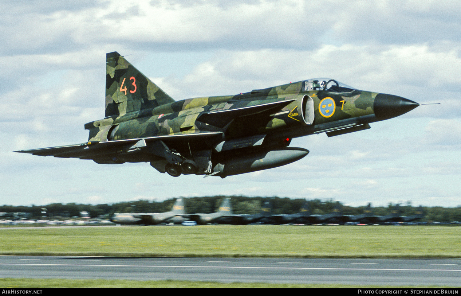 Aircraft Photo of 37043 | Saab AJS37 Viggen | Sweden - Air Force | AirHistory.net #398048