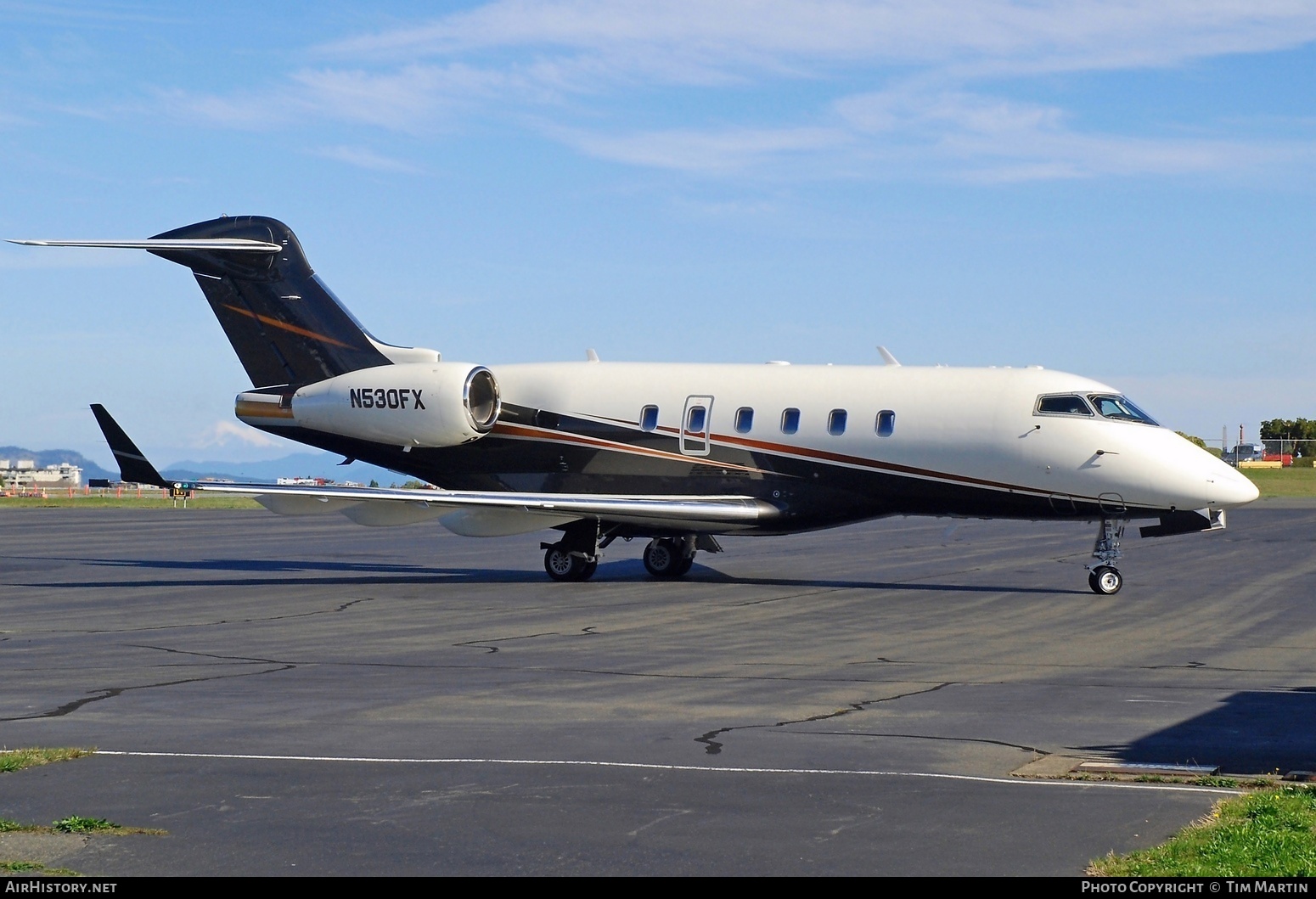 Aircraft Photo of N530FX | Bombardier Challenger 300 (BD-100-1A10) | AirHistory.net #398223