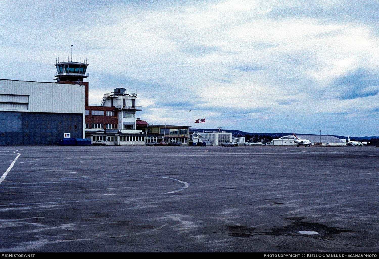 Airport photo of Oslo - Fornebu (ENFB / FBU) (closed) in Norway | AirHistory.net #398404