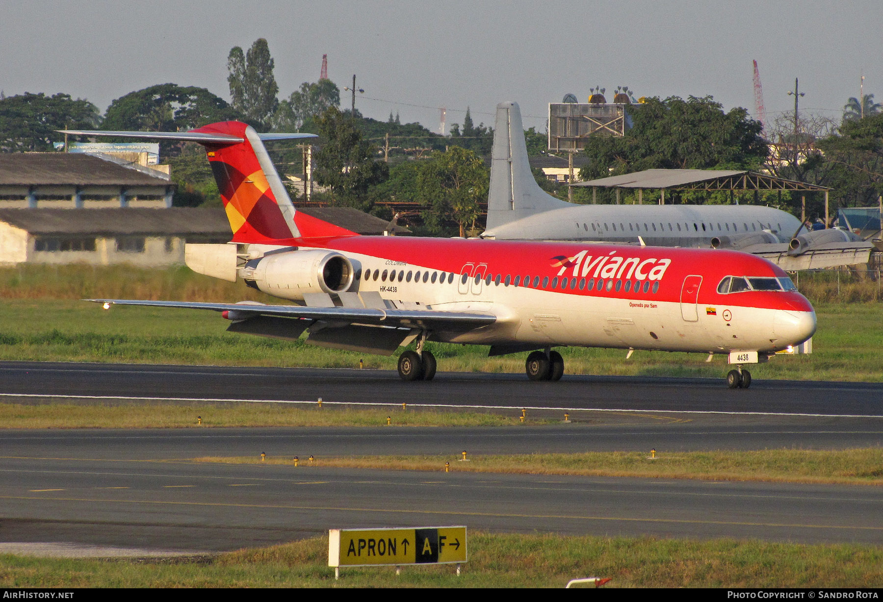 Aircraft Photo of HK-4438 | Fokker 100 (F28-0100) | Avianca | AirHistory.net #398433