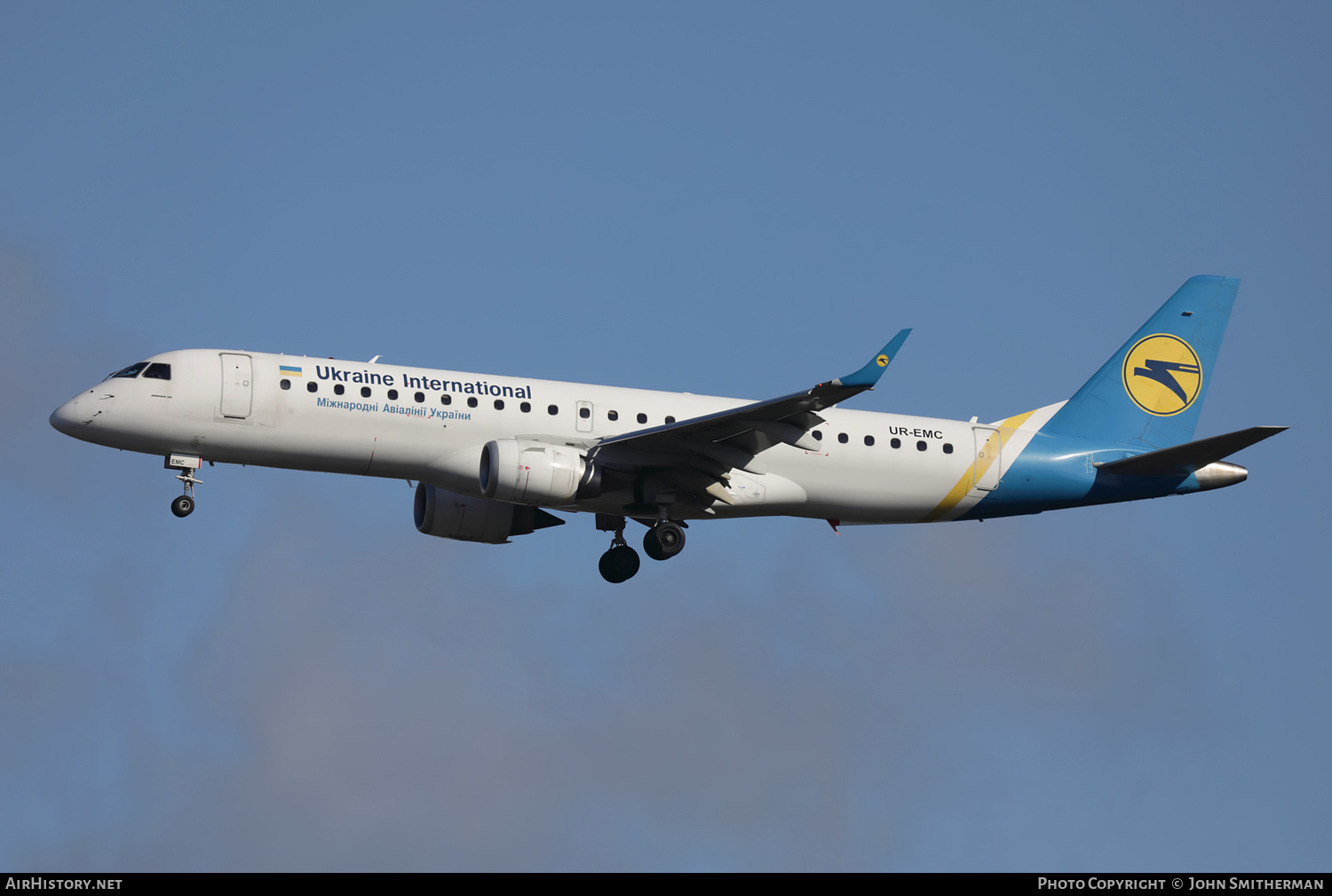 Aircraft Photo of UR-EMC | Embraer 190STD (ERJ-190-100STD) | Ukraine International Airlines | AirHistory.net #398700