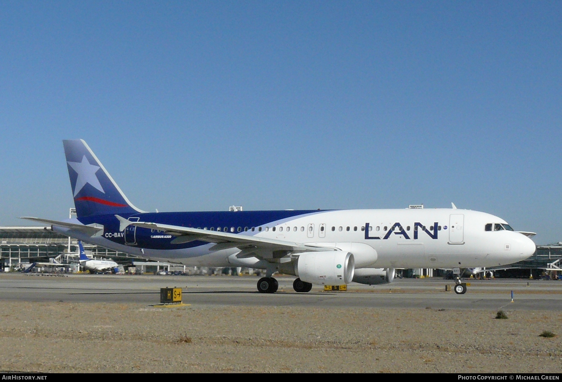 Aircraft Photo of CC-BAV | Airbus A320-214 | LAN Airlines - Línea Aérea Nacional | AirHistory.net #398922