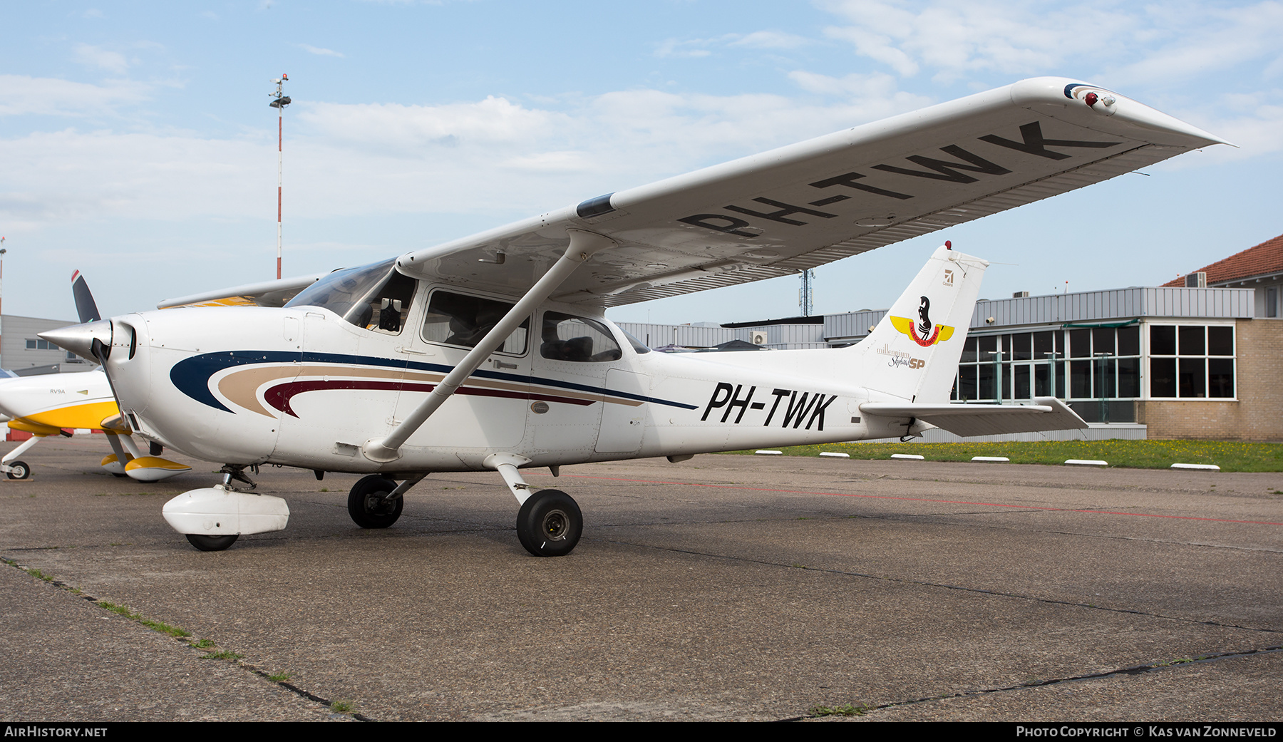 Aircraft Photo of PH-TWK | Cessna 172S Millennium Skyhawk SP | Vliegclub Twente | AirHistory.net #399172
