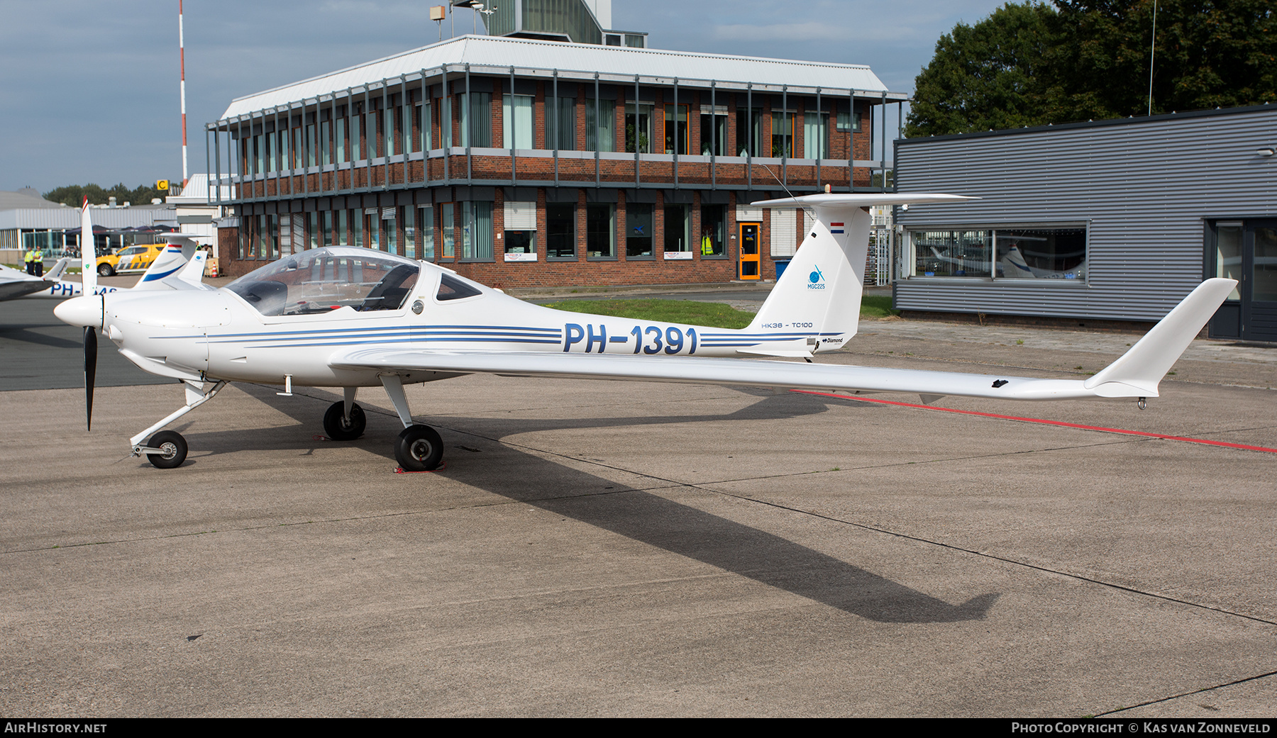 Aircraft Photo of PH-1391 | Diamond HK-36TC Super Dimona | MGC225 - Motor Glider Club 225 | AirHistory.net #399214