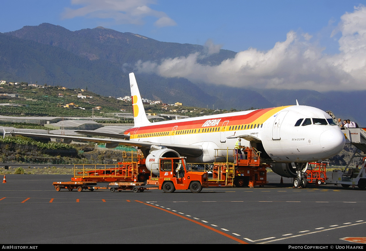 Aircraft Photo of EC-HUH | Airbus A321-211 | Iberia | AirHistory.net #399370