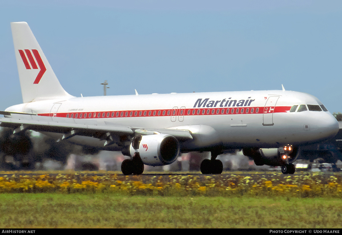 Aircraft Photo of EC-HZU | Airbus A320-214 | Martinair | AirHistory.net #399392