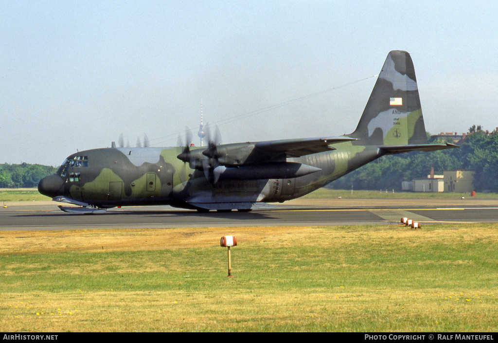 Aircraft Photo of 83-0492 / 30492 | Lockheed LC-130H Hercules (L-382) | USA - Air Force | AirHistory.net #399461