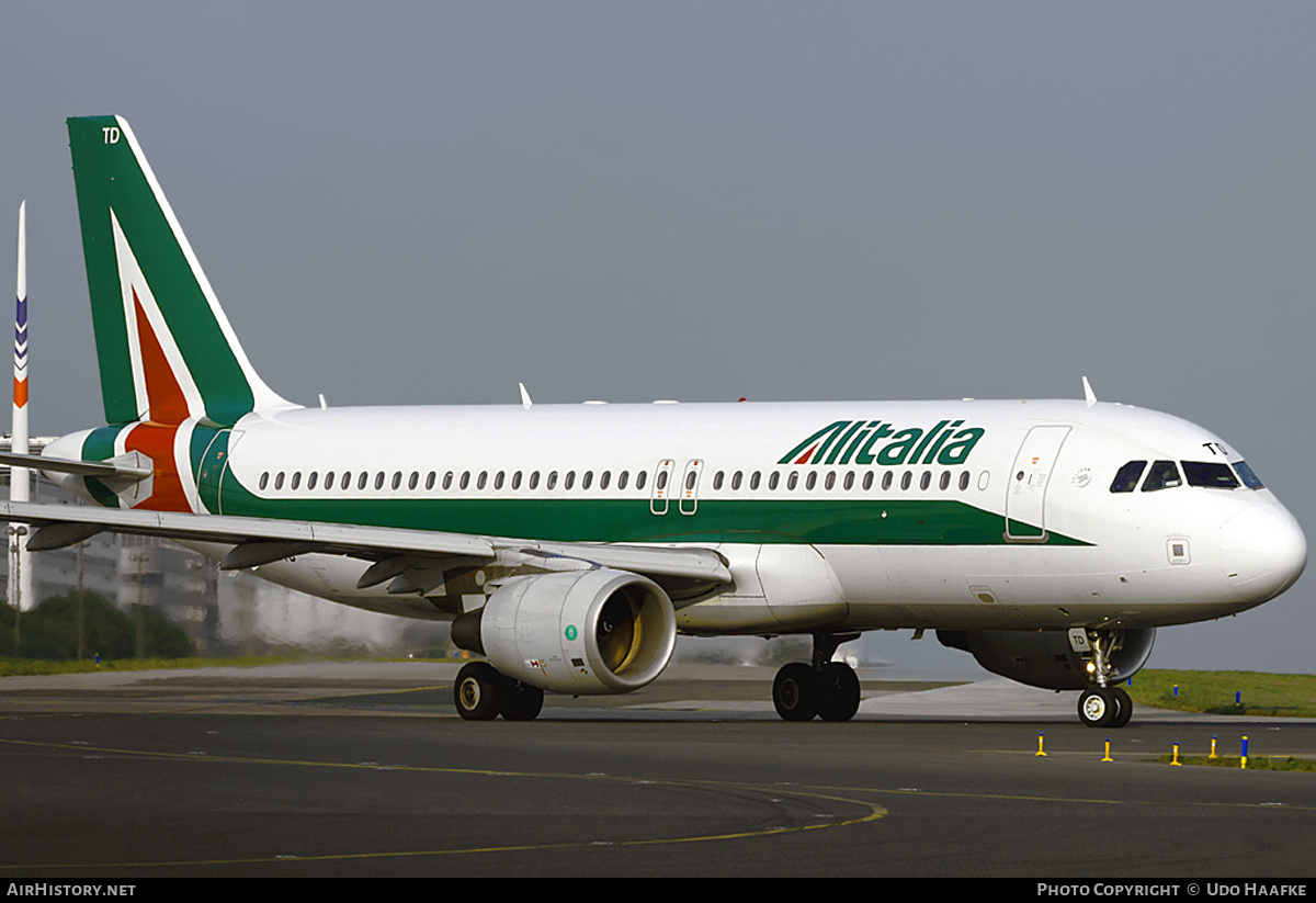 Aircraft Photo of EI-DTD | Airbus A320-216 | Alitalia | AirHistory.net #399552