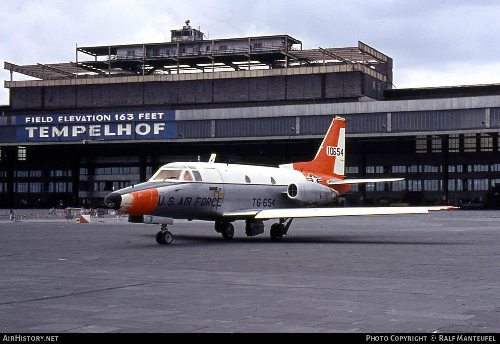 Aircraft Photo of 61-0654 / 10654 | North American T-39A | USA - Air Force | AirHistory.net #399815