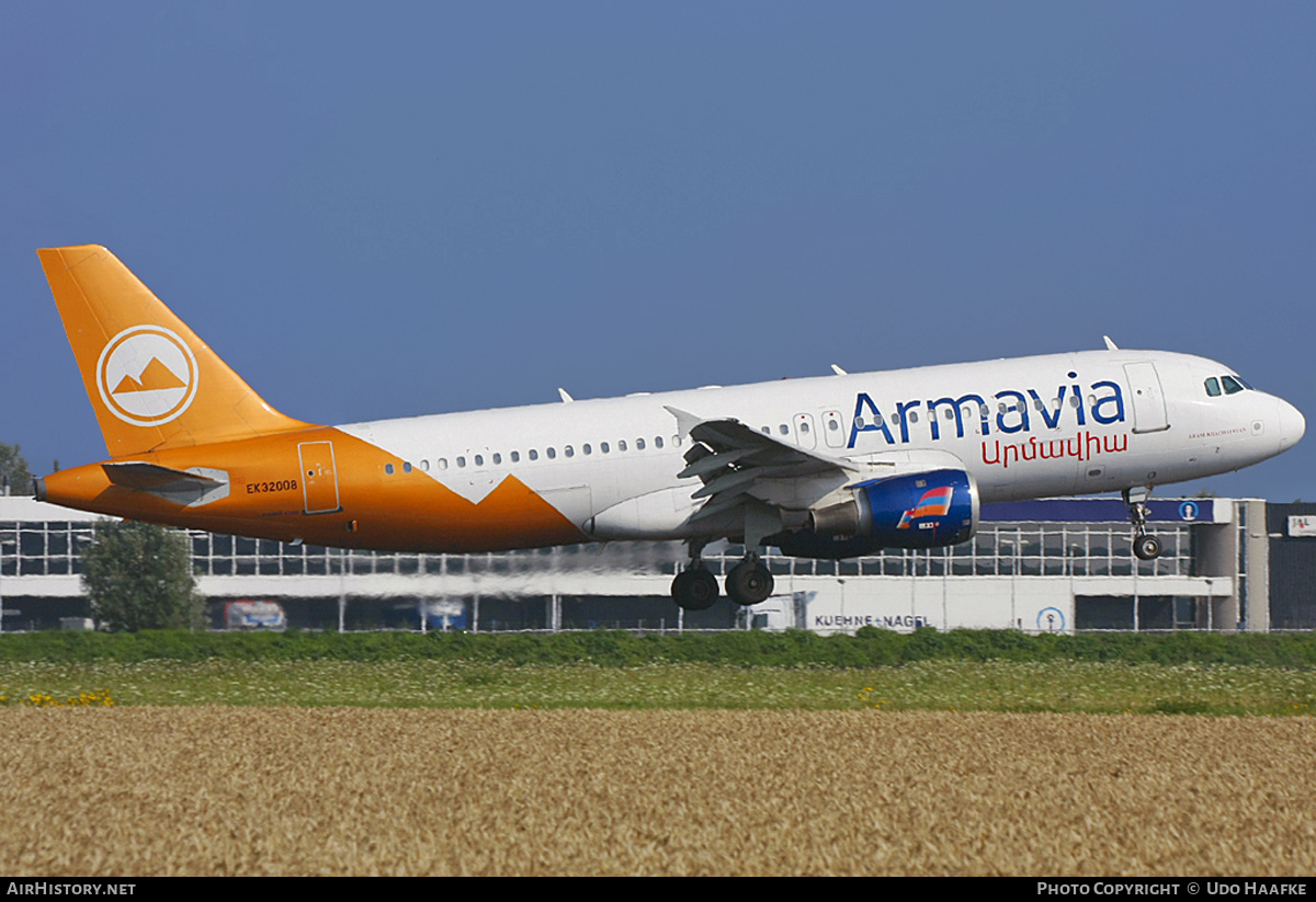 Aircraft Photo of EK32008 | Airbus A320-211 | Armavia | AirHistory.net #399934