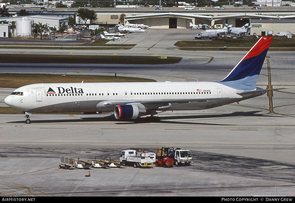 Aircraft Photo of N124DE | Boeing 767-332 | Delta Air Lines | AirHistory.net #400264