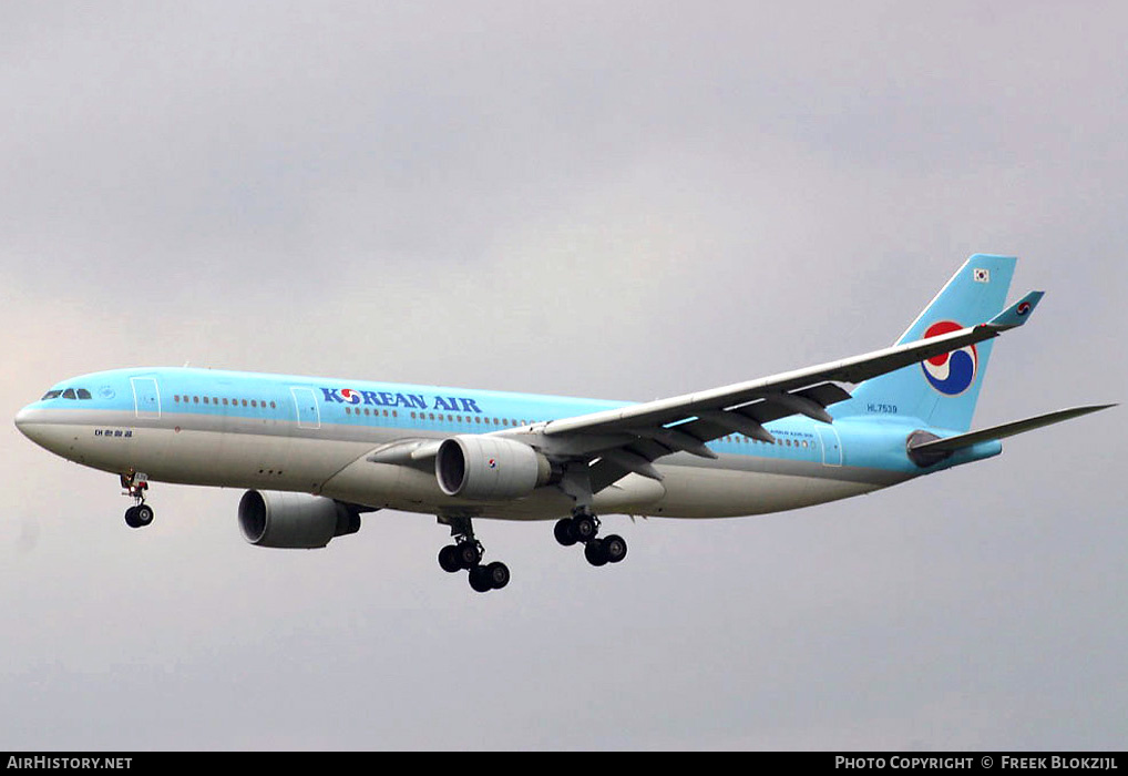 Aircraft Photo of HL7539 | Airbus A330-223 | Korean Air | AirHistory.net #400294