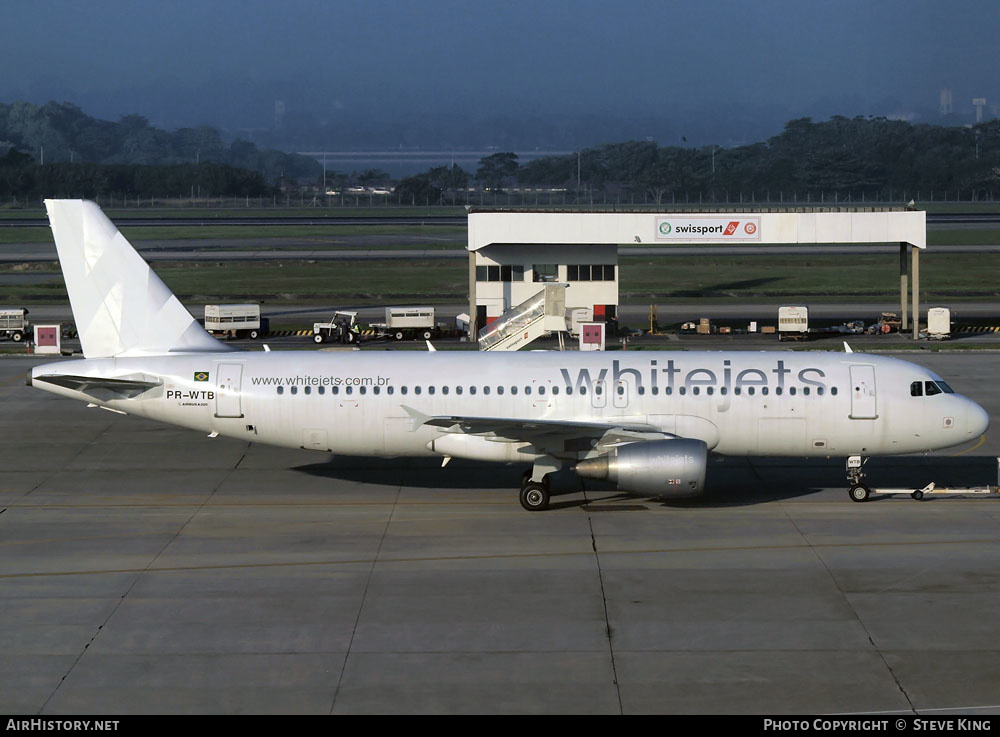 Aircraft Photo of PR-WTB | Airbus A320-233 | WhiteJets | AirHistory.net #400309