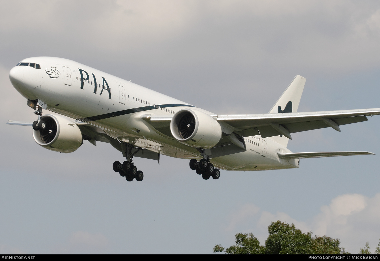Aircraft Photo of AP-BGZ | Boeing 777-240/LR | Pakistan International Airlines - PIA | AirHistory.net #400319