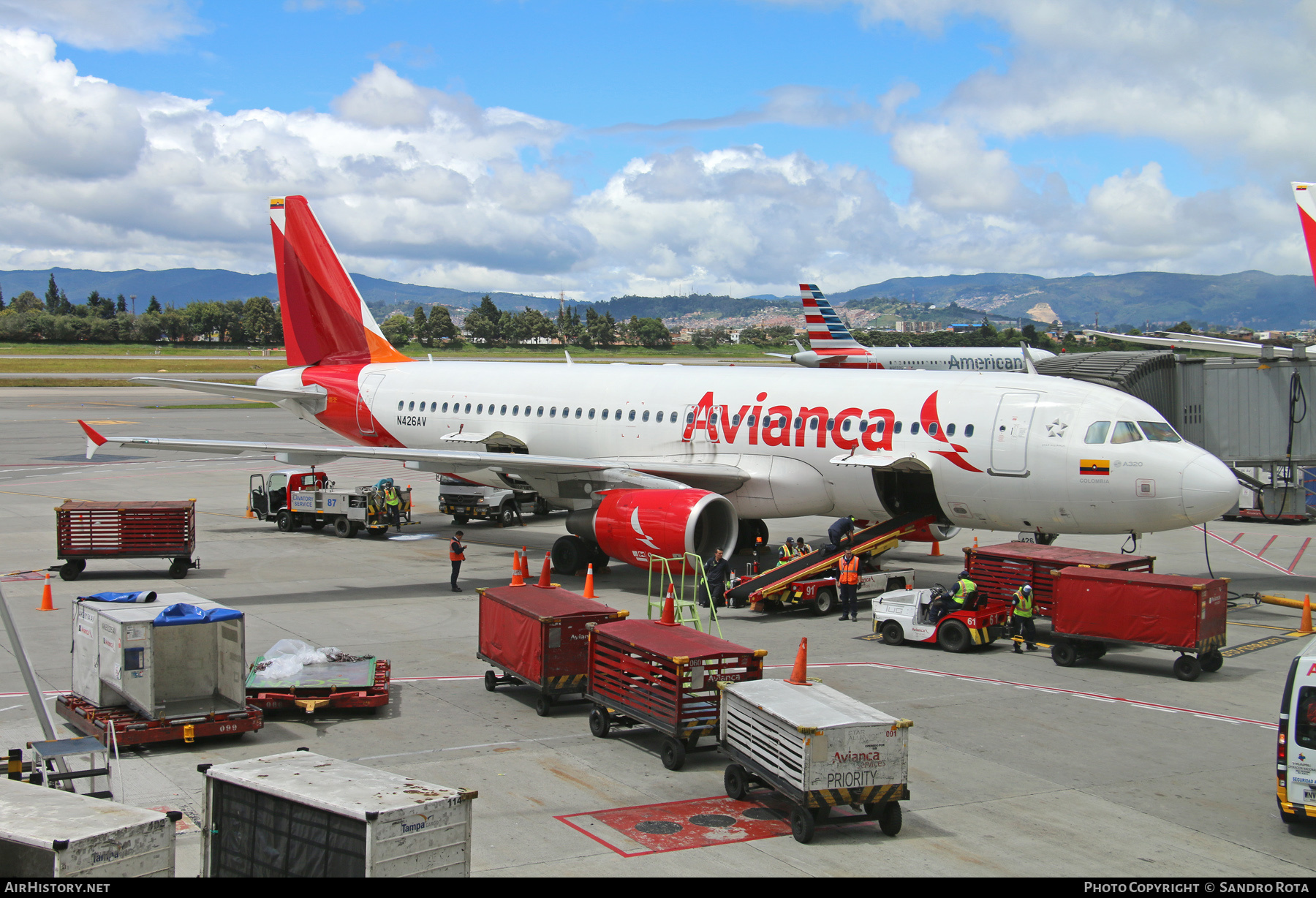 Aircraft Photo of N426AV | Airbus A320-214 | Avianca | AirHistory.net #400391