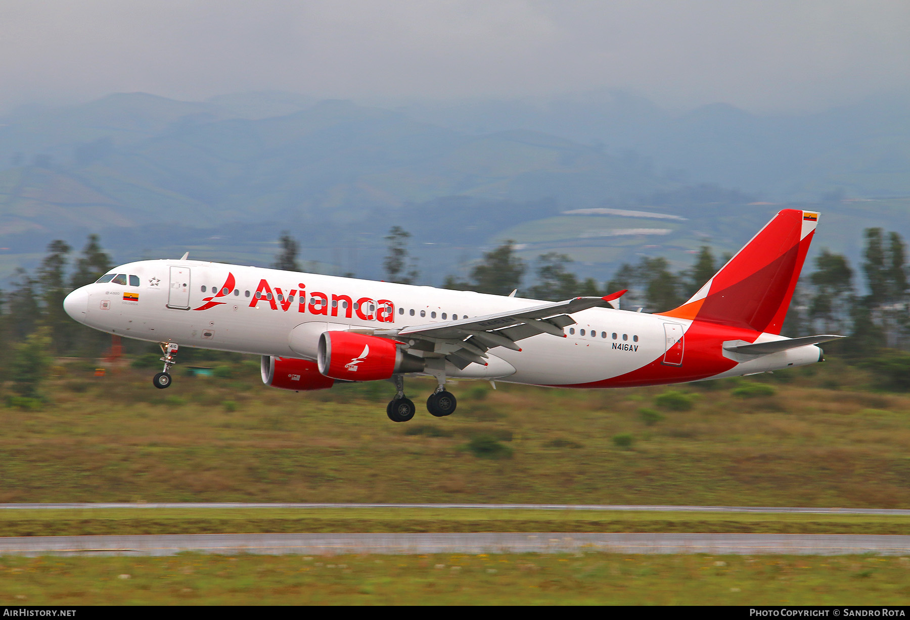 Aircraft Photo of N416AV | Airbus A320-214 | Avianca | AirHistory.net #400406