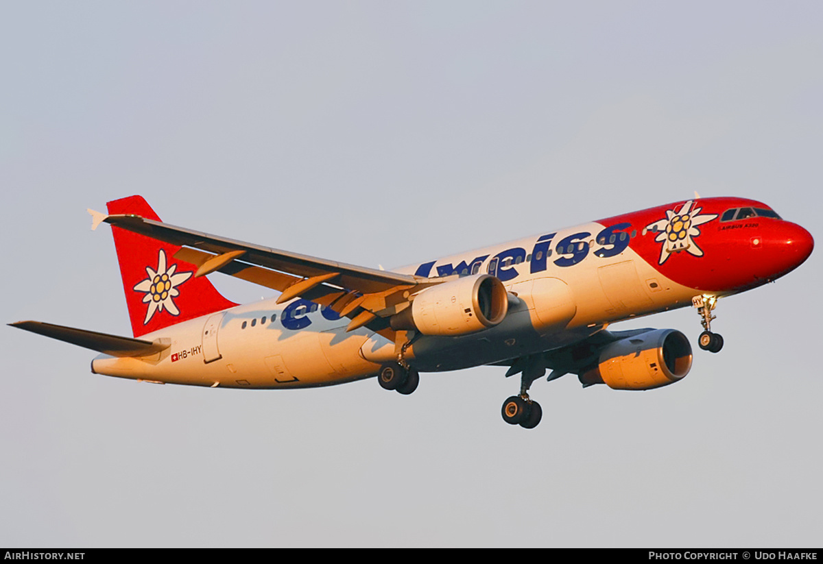 Aircraft Photo of HB-IHY | Airbus A320-214 | Edelweiss Air | AirHistory.net #400612