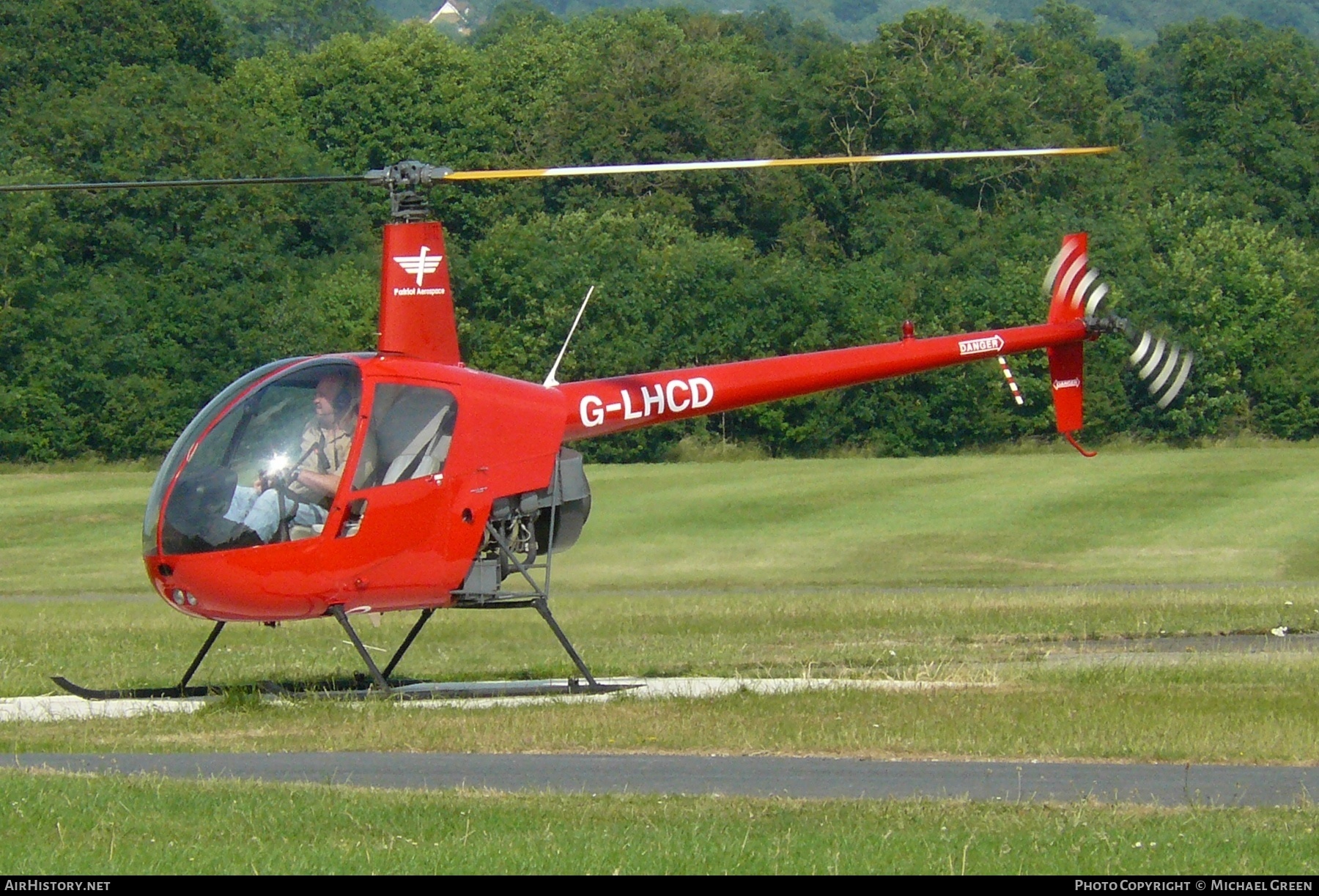 Aircraft Photo of G-LHCD | Robinson R-22 Beta | AirHistory.net #400771