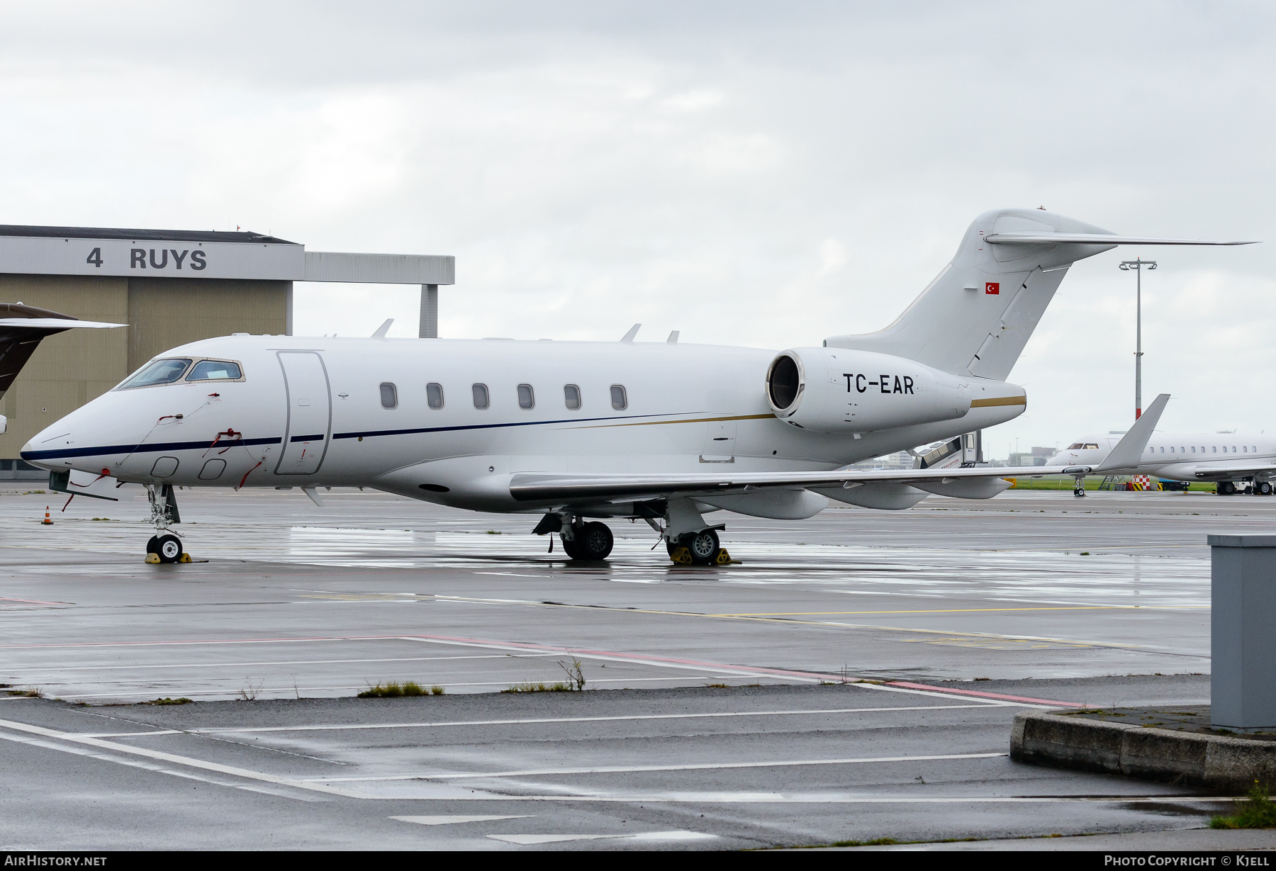 Aircraft Photo of TC-EAR | Bombardier Challenger 300 (BD-100-1A10) | AirHistory.net #400825