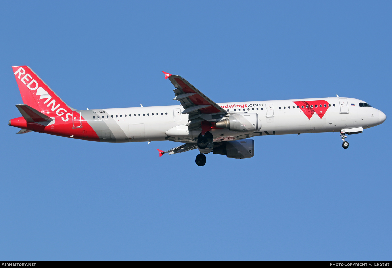 Aircraft Photo of VP-BAN | Airbus A321-211 | Red Wings | AirHistory.net #401026