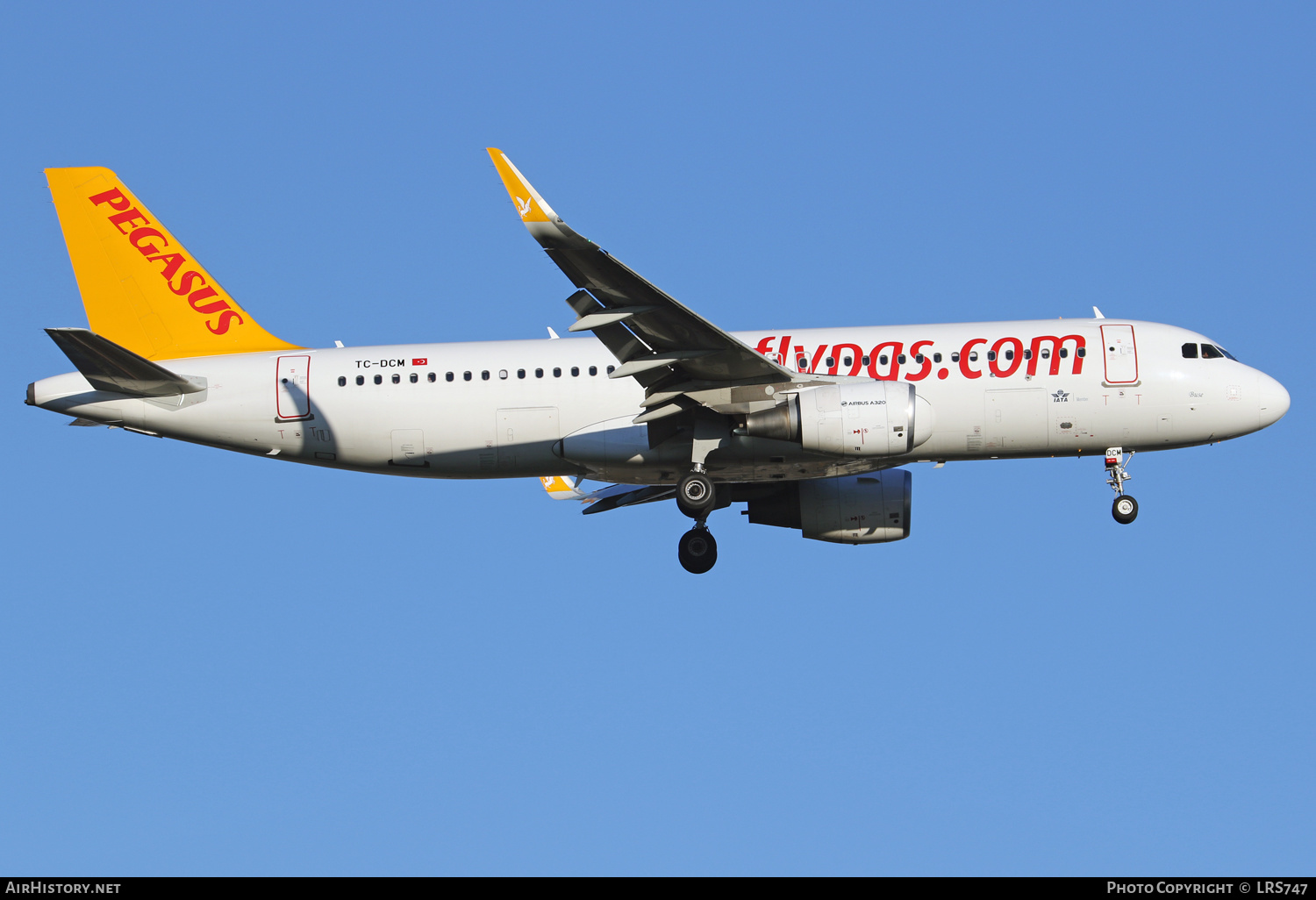 Aircraft Photo of TC-DCM | Airbus A320-214 | Pegasus Airlines | AirHistory.net #401043