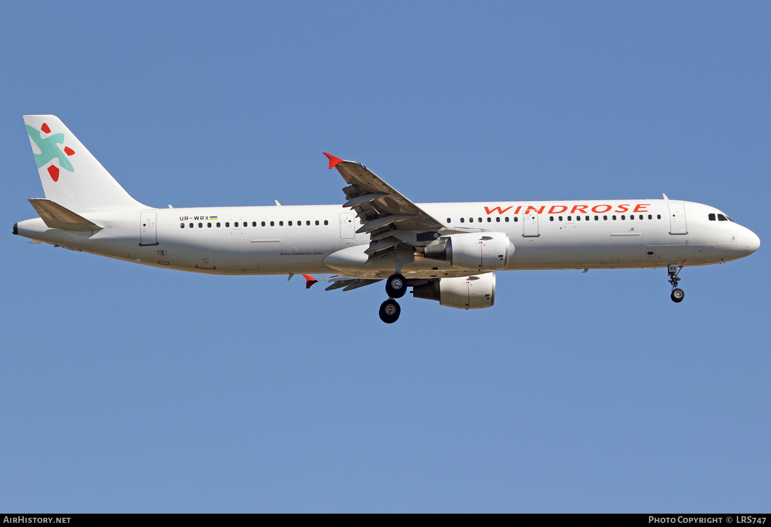 Aircraft Photo of UR-WRX | Airbus A321-211 | Windrose | AirHistory.net #401074
