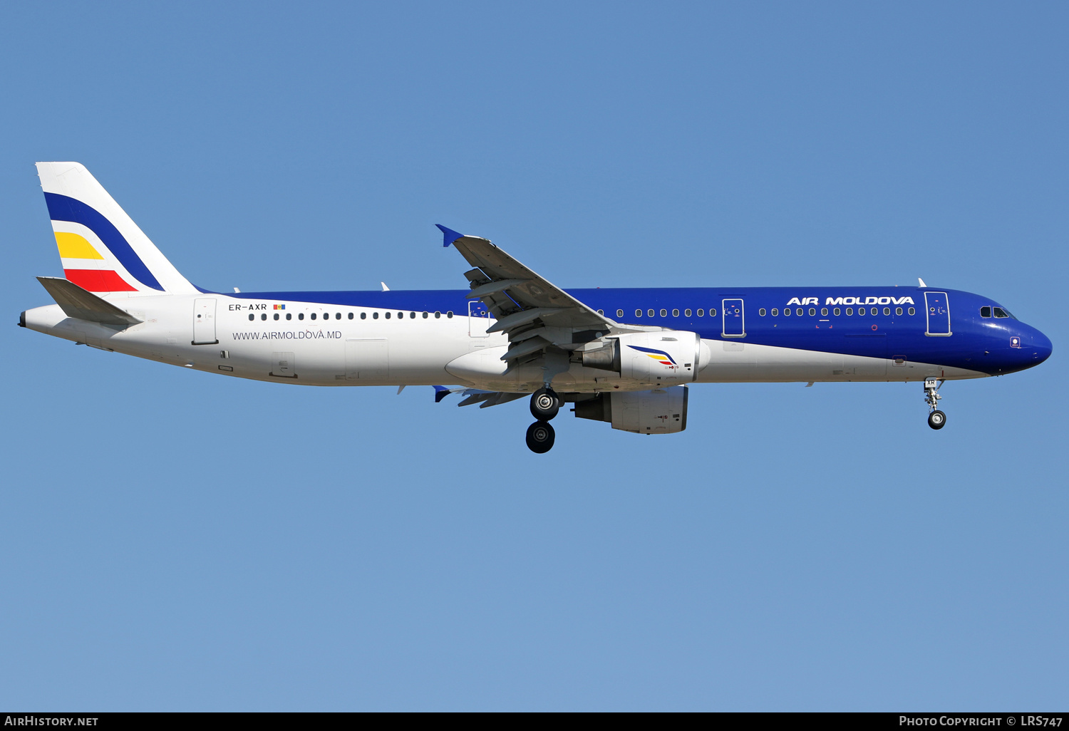 Aircraft Photo of ER-AXR | Airbus A321-211 | Air Moldova | AirHistory.net #401247