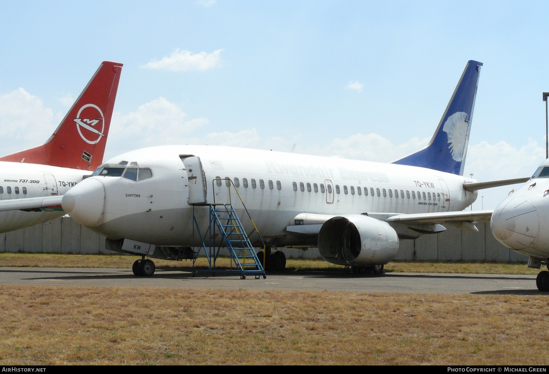 Aircraft Photo of 7Q-YKW | Boeing 737-522 | Rwandair Express | AirHistory.net #401249