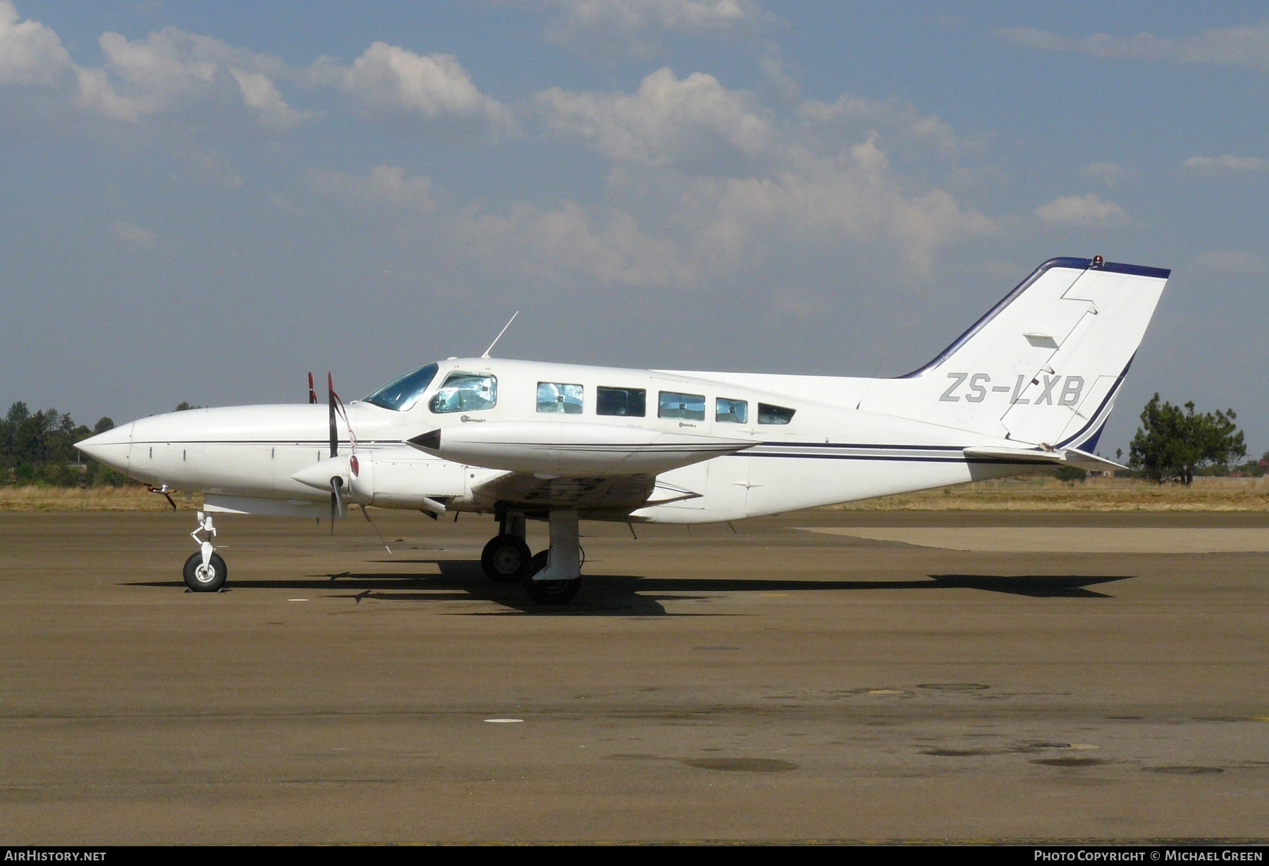 Aircraft Photo of ZS-LXB | Cessna 402B | AirHistory.net #401335