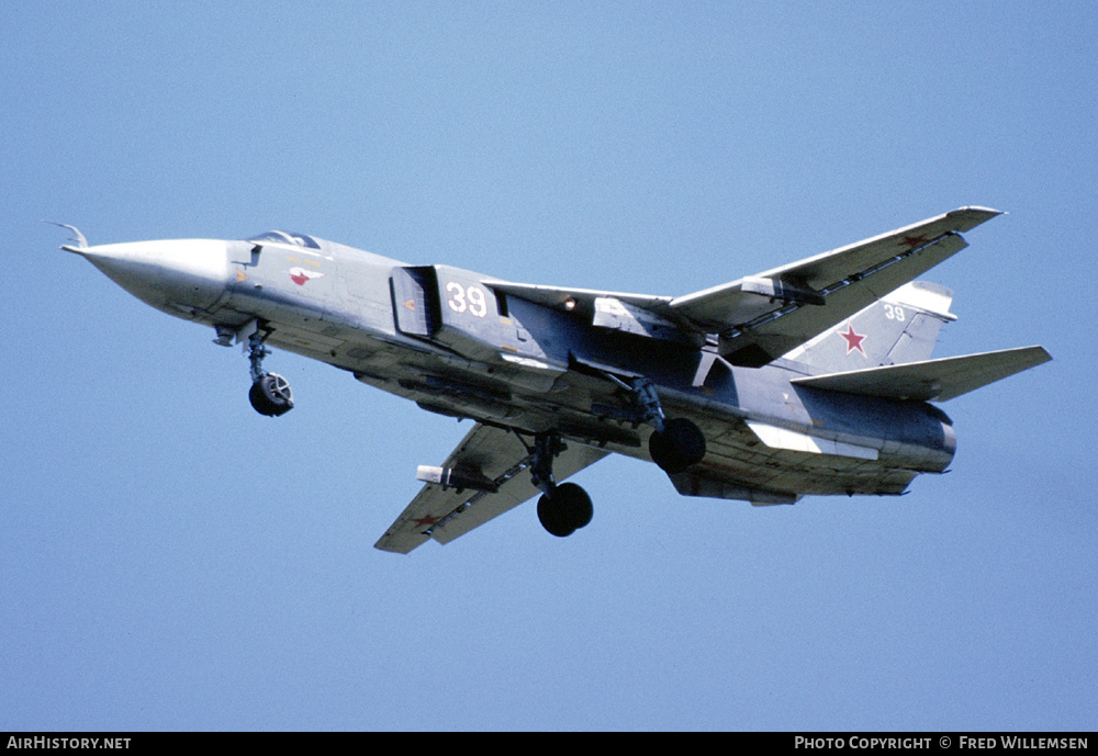 Aircraft Photo of 39 white | Sukhoi Su-24 Fencer B | Soviet Union - Air Force | AirHistory.net #401435
