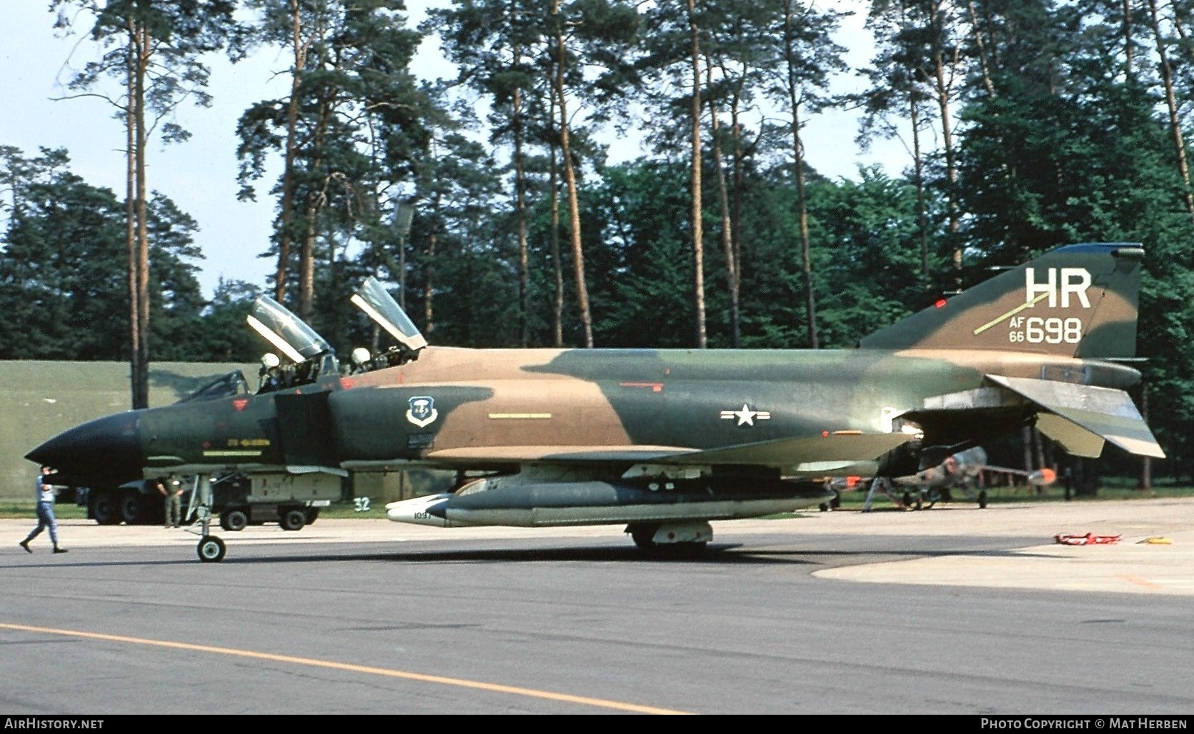 Aircraft Photo of 66-7698 / AF66-698 | McDonnell Douglas F-4D Phantom II | USA - Air Force | AirHistory.net #401560