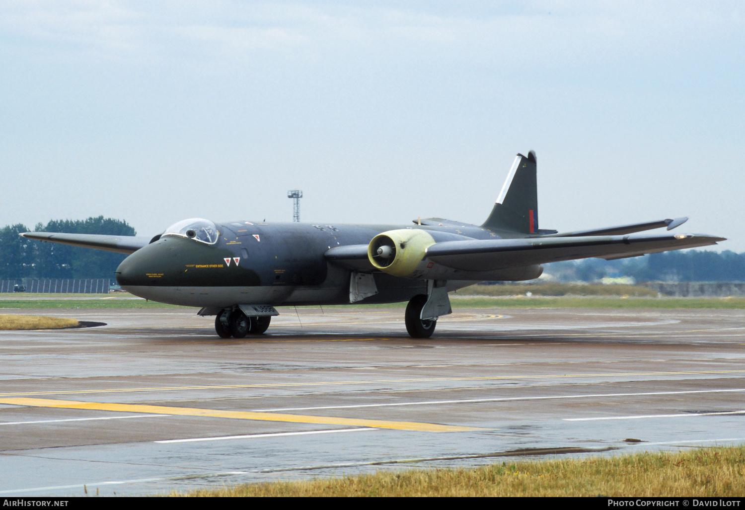 Aircraft Photo of WJ866 | English Electric Canberra T4 | UK - Air Force | AirHistory.net #401607