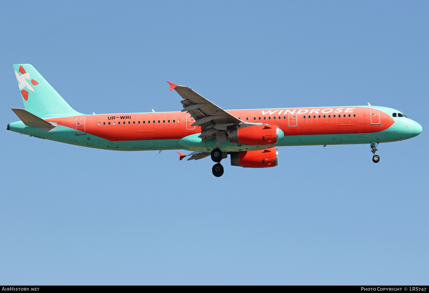Aircraft Photo of UR-WRI | Airbus A321-231 | Windrose | AirHistory.net #401619