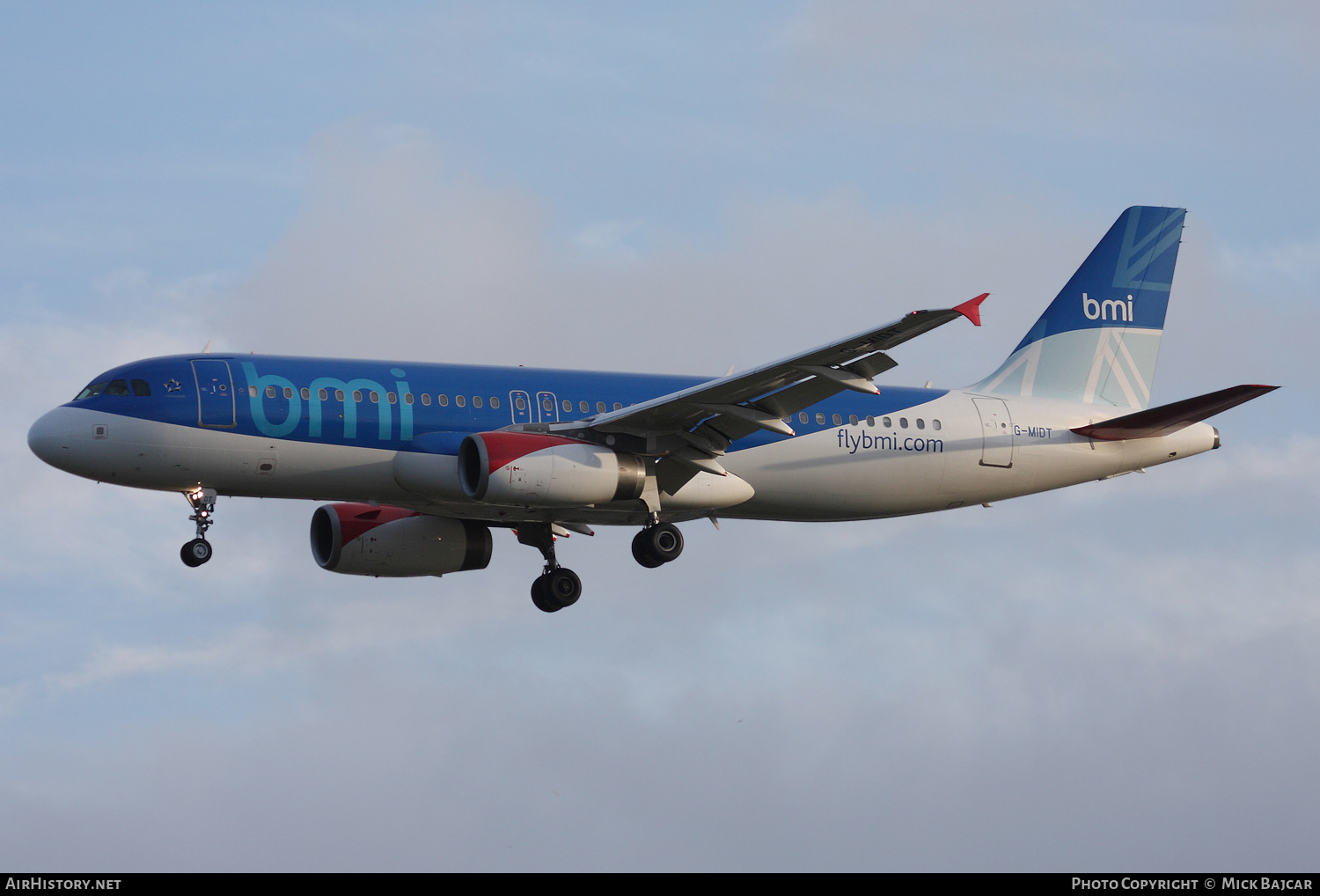 Aircraft Photo of G-MIDT | Airbus A320-232 | BMI - British Midland International | AirHistory.net #401669