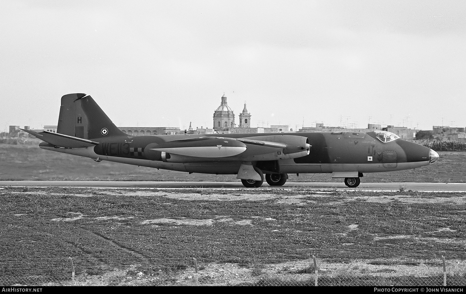 Aircraft Photo of WE113 | English Electric Canberra B2 | UK - Air Force | AirHistory.net #401685