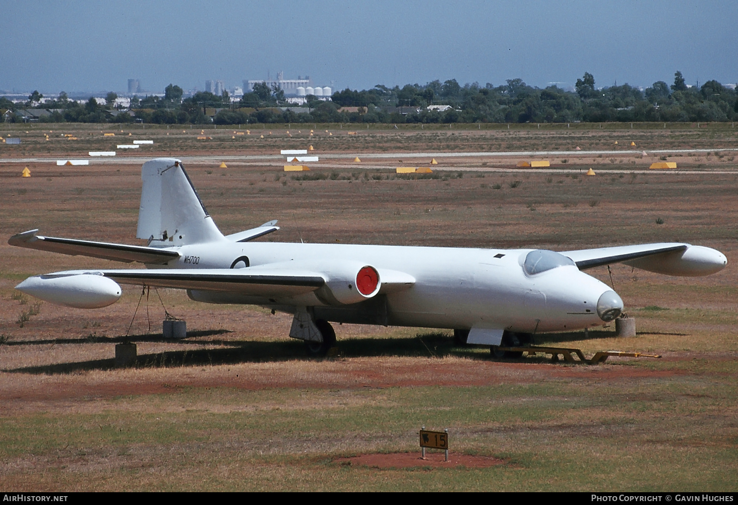 Aircraft Photo of WH700 | English Electric Canberra B2 | UK - Air Force | AirHistory.net #401894