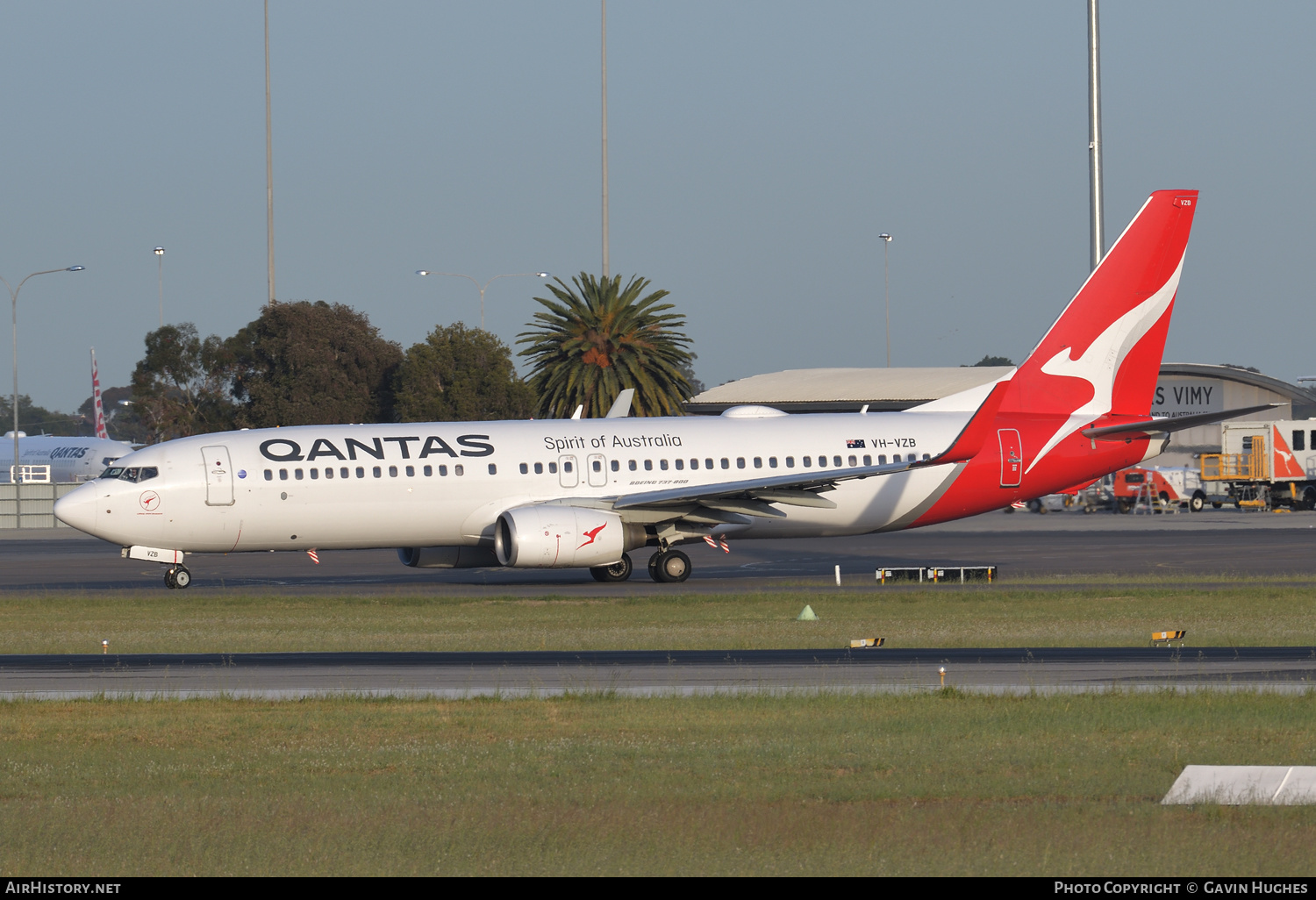 Aircraft Photo of VH-VZB | Boeing 737-838 | Qantas | AirHistory.net #401896