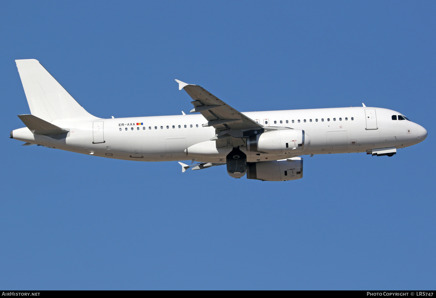 Aircraft Photo of ER-AXA | Airbus A320-232 | AirHistory.net #401916