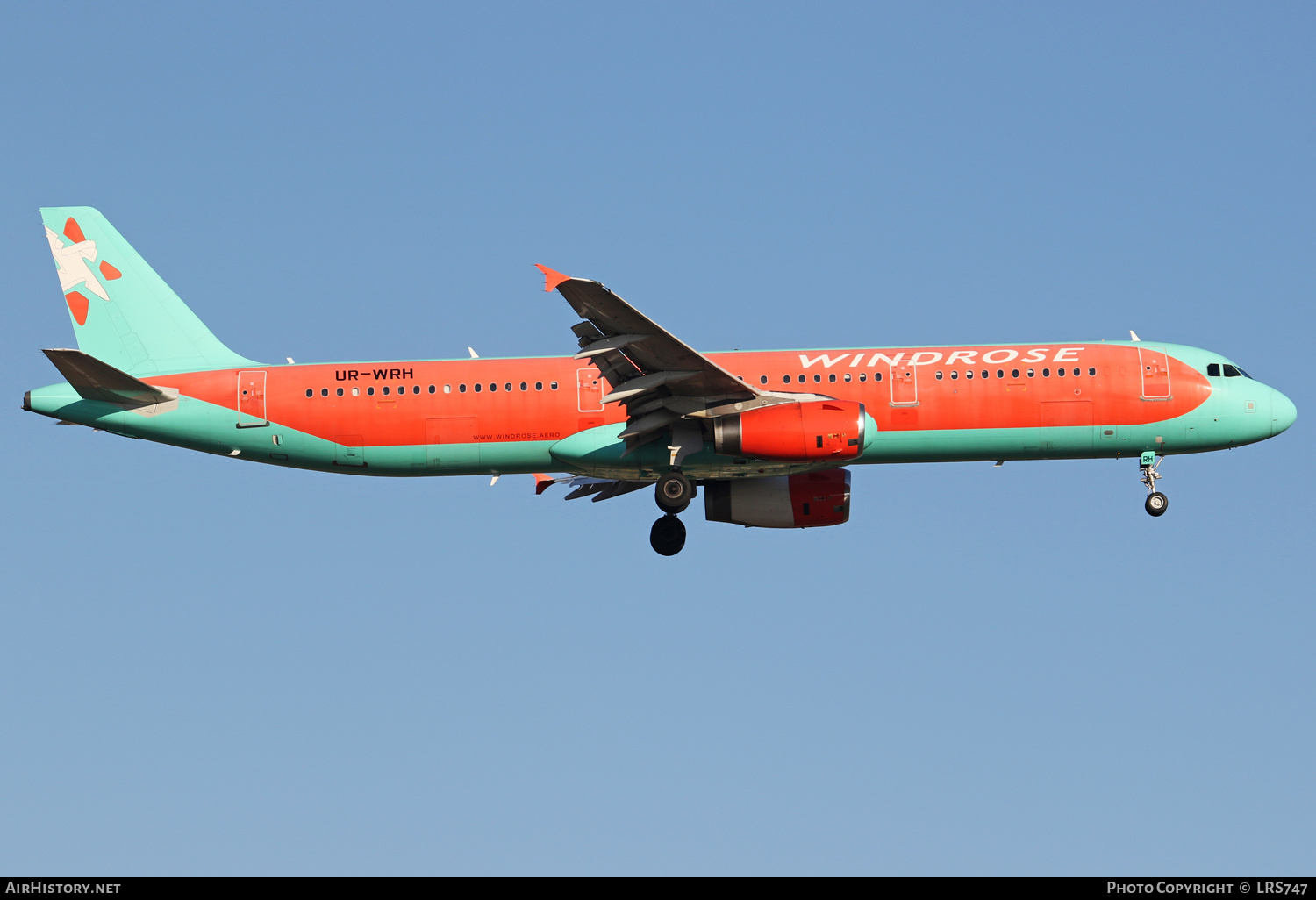 Aircraft Photo of UR-WRH | Airbus A321-231 | Windrose | AirHistory.net #401932