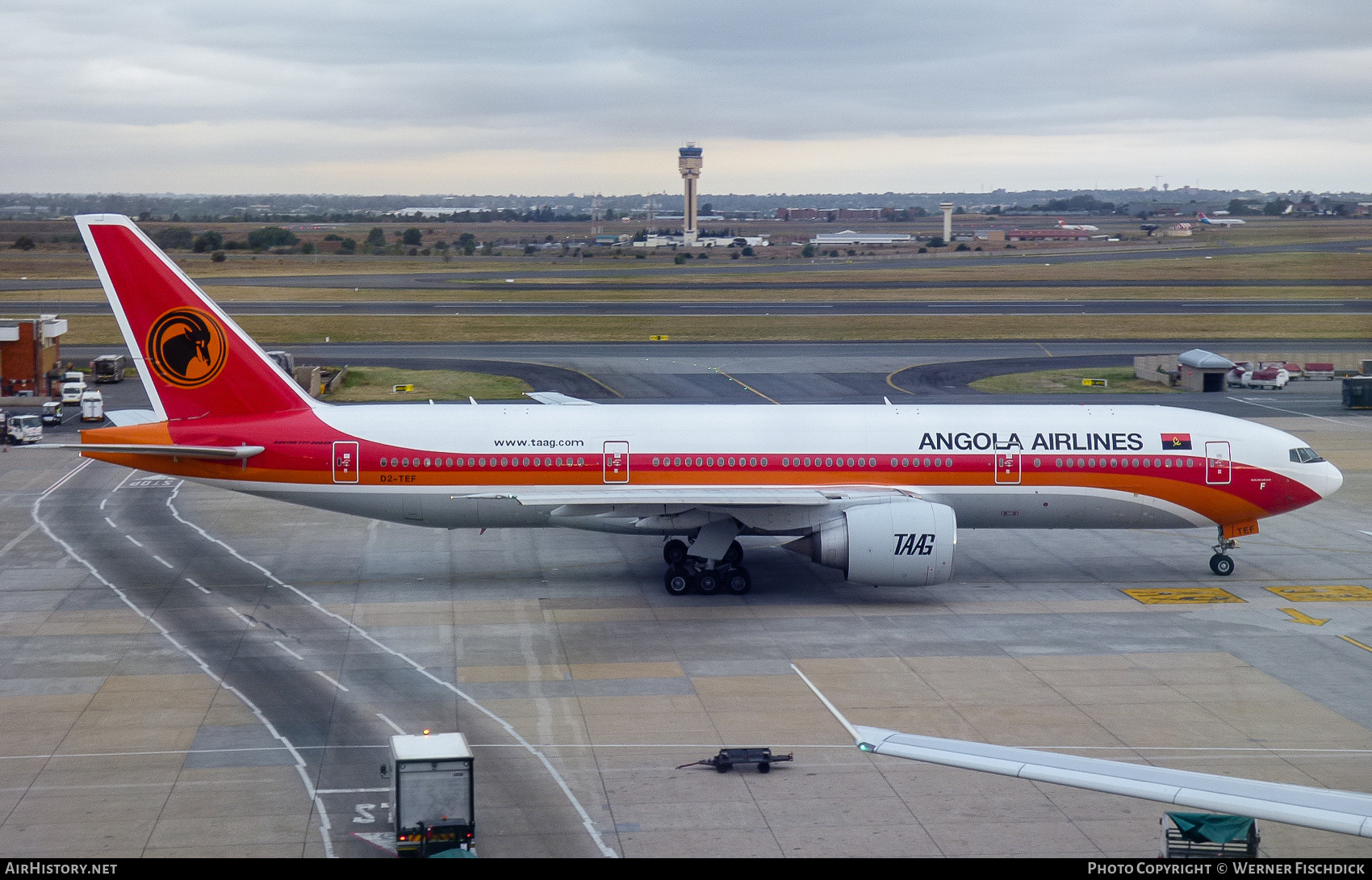 Aircraft Photo of D2-TEF | Boeing 777-2M2/ER | TAAG Angola Airlines - Linhas Aéreas de Angola | AirHistory.net #402040