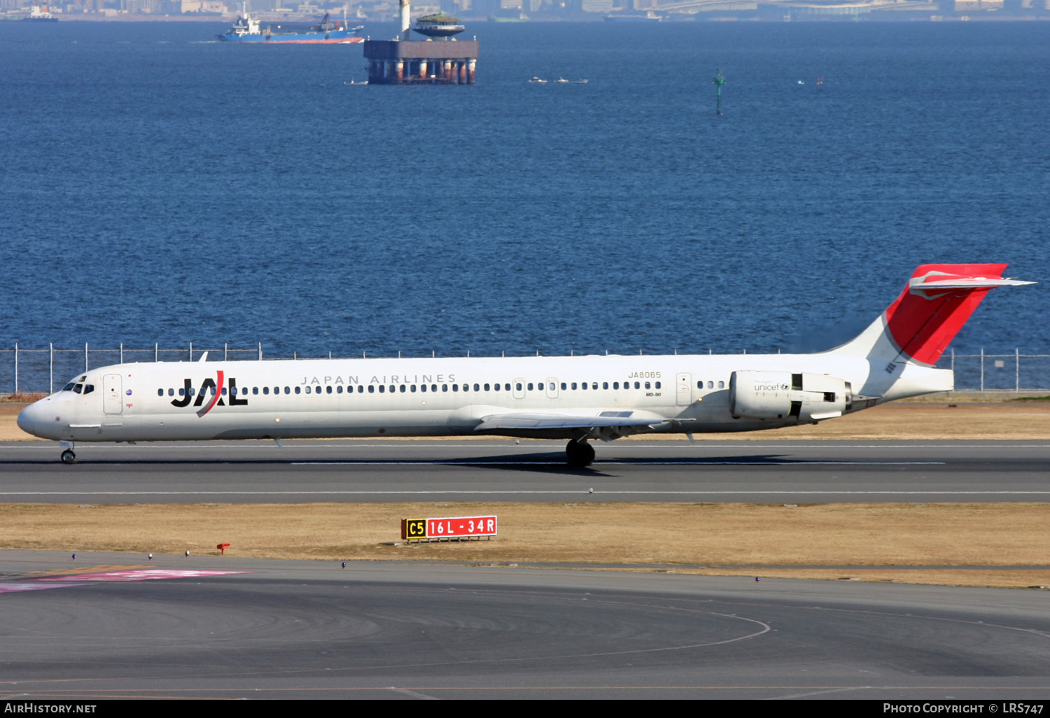 Aircraft Photo of JA8065 | McDonnell Douglas MD-90-30 | Japan Airlines - JAL | AirHistory.net #402087