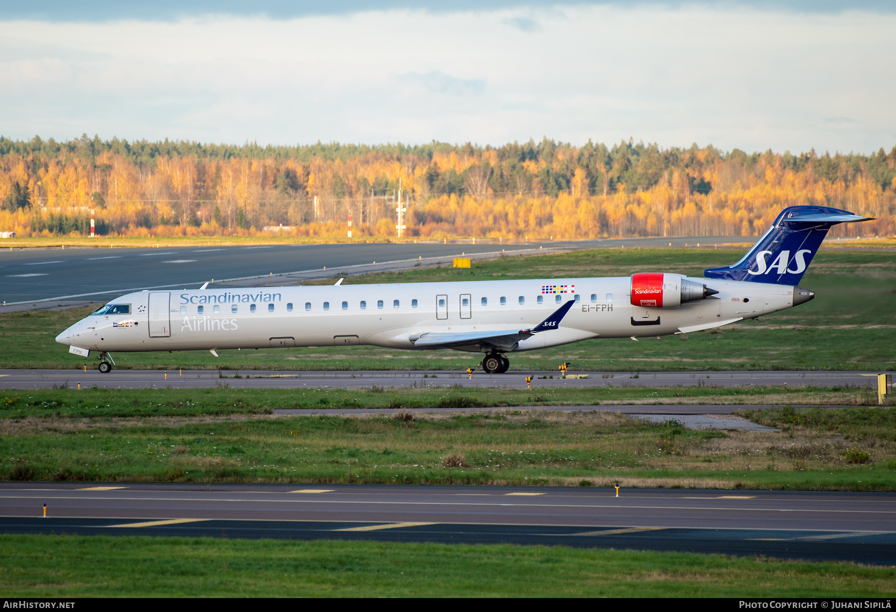 Aircraft Photo of EI-FPH | Bombardier CRJ-900LR (CL-600-2D24) | Scandinavian Airlines - SAS | AirHistory.net #402186