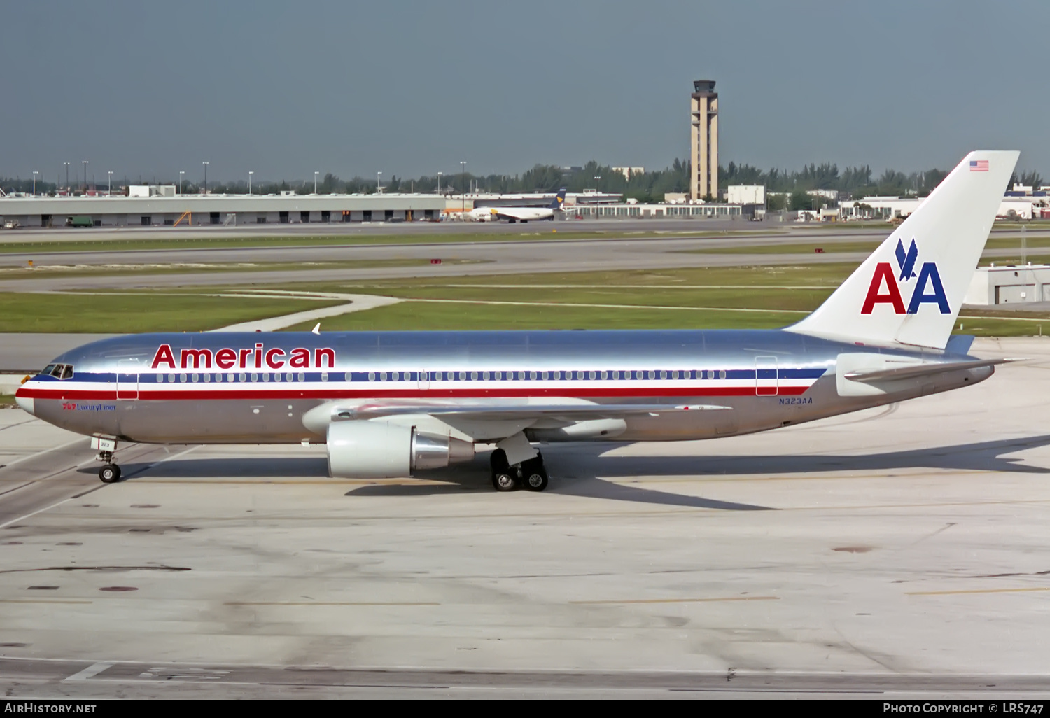 Aircraft Photo of N323AA | Boeing 767-223/ER | American Airlines | AirHistory.net #402339